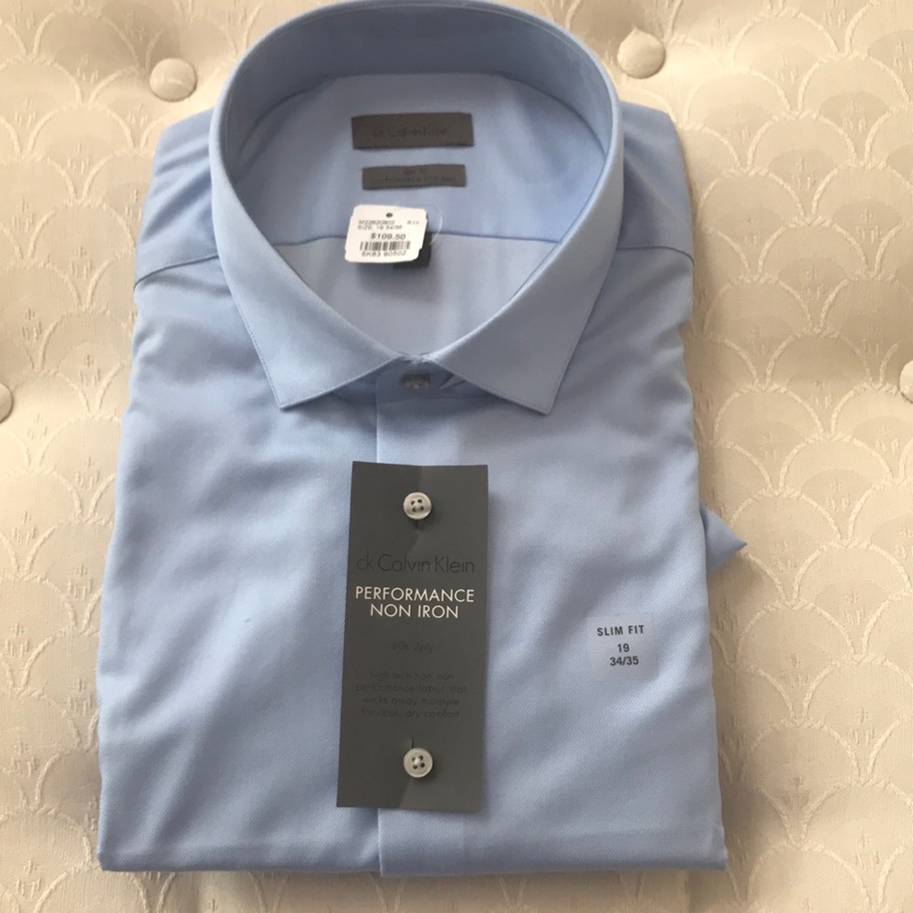 Calvin Klein Men’s Slim Fit Non Iron Dress Shirt.  Sleeve length 34/35